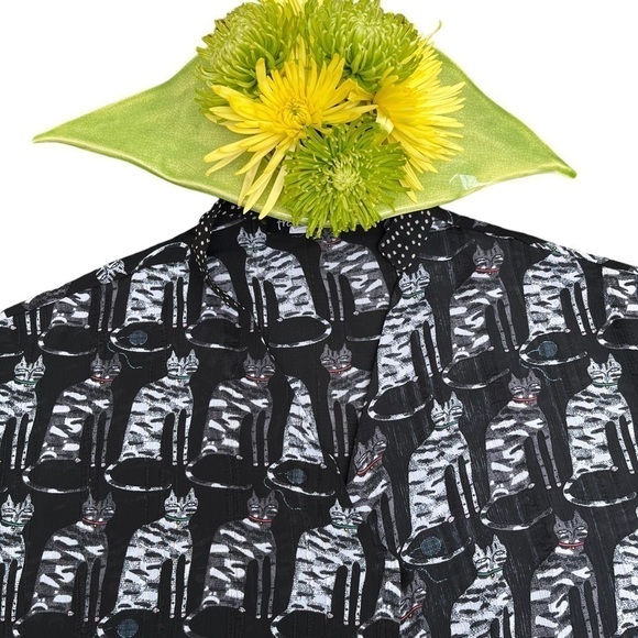 Fresh Fx Cat Pattern Short Sleeve Blouse EUC - Picture 3 of 10